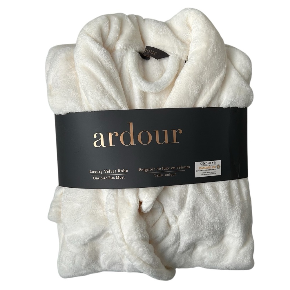 ARDOUR NWT Luxury Velvet Robe, Cream, One Size Fits Most